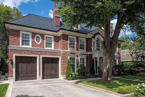 Elegant Georgian Transitional Style Luxury Custom Home - Toronto, Ontario, Canada Georgian Revival Homes, Modern French Chateau, Cottage Garage, Transitional Architecture, House Pic, Home Architecture Styles, Modern Georgian, Georgian Colonial, Colonial House Exteriors