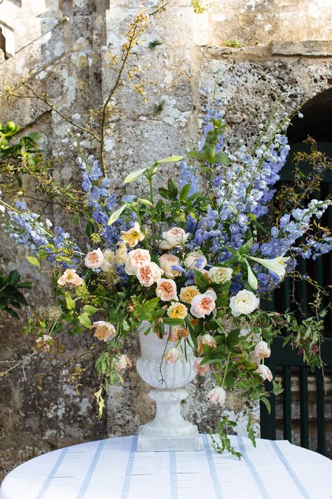 Italian Inspired Wedding, Summer Flower Arrangements, Hacienda Wedding, Gorgeous Wedding Bouquet, Large Floral Arrangements, Wedding Flower Design, Romantic Wedding Venue, Simple Wedding Flowers, Wedding Floral Centerpieces