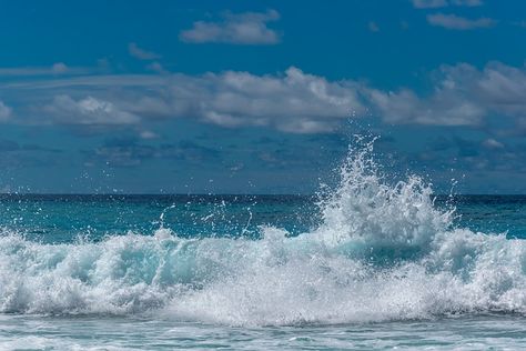 Wave Splash, Waves Photos, Oil Painting Inspiration, Ocean Pictures, Blue Crush, Ocean Wallpaper, Personal Project, Public Domain Images, Beach Art