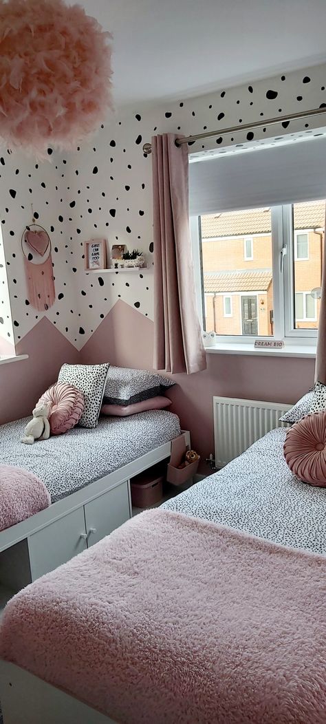 Pink Dalmation Bedroom, Polka Dot Accent Wall Bedroom, Grown Up Girls Bedroom Ideas, Girls Dalmation Bedroom, Dalmation Wallpaper Bedroom, Dalmation Bedroom, Polka Dot Bedroom, Girl Room Inspiration, Pink Girl Room