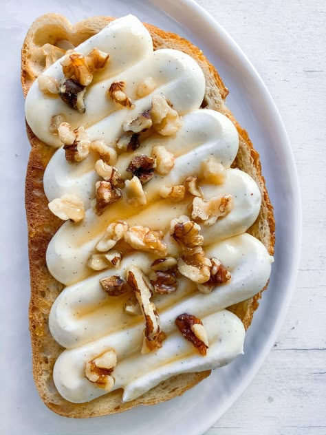 Fancy Toast, Ricotta Toast, Chef Kiss, Breakfast Toast, Coffee Corner, Honey Recipes, Toast Recipes, Healthy Breakfast Recipes, Cafe Food