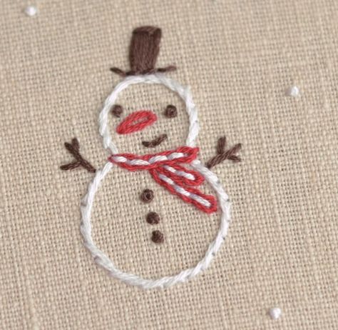 Embroidery Merry Christmas, Simple Holiday Embroidery, Embroidery Winter Patterns, Cute Christmas Embroidery, Vintage Christmas Embroidery Patterns Free Printable, Christmas Sweater Embroidery Ideas, Xmas Embroidery Ideas, Christmas Embroidery Napkins, Xmas Embroidery Patterns