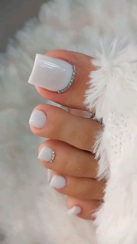 Simple Toe Nails, Feet Nail Design, Gel Toe Nails, Acrylic Toes, Acrylic Toe Nails, Pretty Toe Nails, Cute Toe Nails, Summer Toe Nails, Fancy Nails Designs