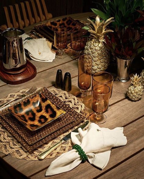 African Table, African Room, Traditional Decor Southern, African Christmas, African Interior Design, African Furniture, British Colonial Decor, African Inspired Decor, African Interior