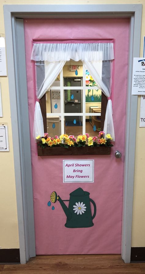 Spring Classroom Door @pvgarciam Spring Classroom Door, Class Door Decorations, Preschool Door, Easter Classroom, Room Parent, Spring Door Decoration, Preschool Garden, Infant Classroom, School Door Decorations