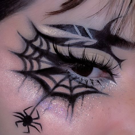 Venom Inspired Makeup, Venom Makeup Female, Spiderman Makeup Woman, Venom Halloween Makeup, Venom Makeup, Spiderman Makeup, Spider Web Makeup, Web Makeup, Venom Costume