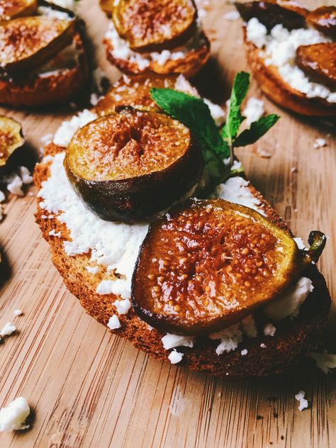 Fig Appetizer, Appetizers Easy Dips, Fig Salad, Crowd Pleasing Appetizers, Vegan Bbq, Jamie Oliver Recipes, Honey Recipes, Eat Dessert First, Toast Recipes