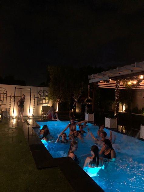 summer pool party night time aesthetic Birthday Vacation Aesthetic, Birthday At The Beach Aesthetic, Boat Party Aesthetic Night, Beach Birthday Aesthetic Night, Pool Aesthetic Summer Night, Hate Summer, Need Friends, Big Party, Teen Life