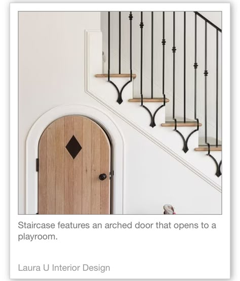 درابزين السلم, Stair Nook, Kids Playrooms, Elizabeth House, Transitional Interior Design, House Mediterranean, Staircase Railing, Staircase Railing Design, Ranch Style House