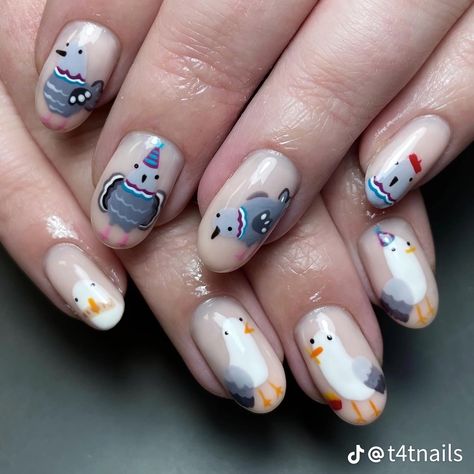 Seagull Nails, Pigeon Nails, Dog Nails Design, Cute Animal Nails, Bookish Nails, Chicken Nails, Bird Nails, Bird Nail Art, Simple Nail Ideas