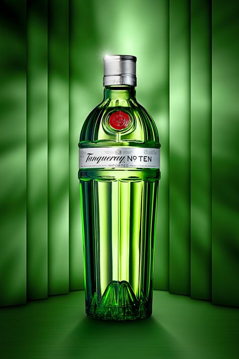 Kirchgasser Photography - Tanqueray Gin Tanqueray Gin, الفن الرقمي, Glass Photography, Fruit Photography, Gin Bottles, Still Photography, Perfume Design, Animal Stories, Graphic Design Advertising