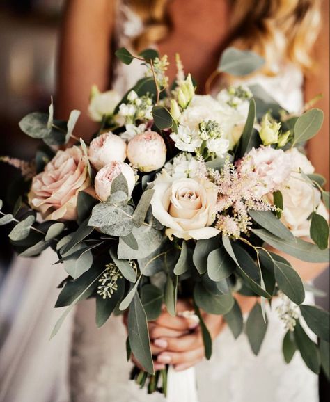 Pink Rose Wedding Bouquet, Bride Bouquets White, Blush Bouquet Wedding, Greenery Wedding Bouquet, Green Wedding Bouquet, Green Wedding Flowers, Pink And White Weddings, Light Pink Wedding, Bridal Bouquet Pink