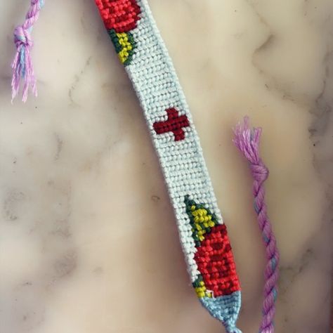 Friendship Brackets, Easter Good, Christian Friendship, Minimalist Outfits, Friendship Bracelet Patterns Easy, Christian Bracelets, String Bracelets, Cross Christian, Gods Girl