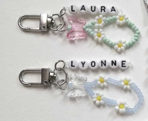 Diy Jewelry Unique, Bead Charms Diy, Beaded Necklace Diy, Diy Bracelet Designs, Easy Diy Jewelry, Beads Bracelet Design, Funky Jewelry, Diy Keychain, Beaded Keychains