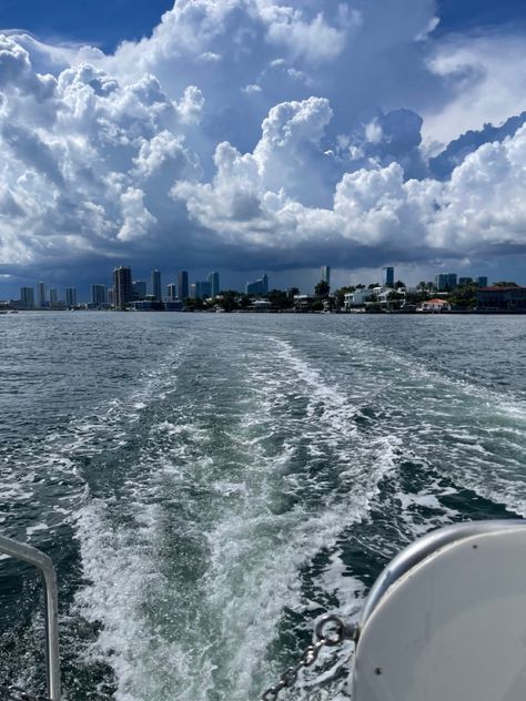 #miami #boatday #instagramstoryideas @ sammiireyes_ on instagram Miami Snapchat Story, Miami Instagram Story, View Finder, Miami Life, Tropical Escape, Wallpaper Photos, Miami Art, Disney World Trip, Beach Getaways