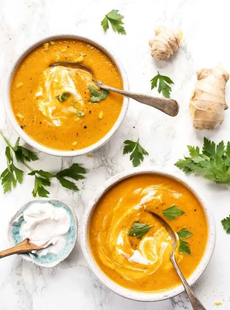 This anti-inflammatory ginger and turmeric carrot soup is healthy, hearty, easy to make, and completely vegan. Roasted Carrot Soup, Carrot Soup Recipes, Roasted Carrot, Carrot Ginger Soup, Gut Healing Recipes, Simply Quinoa, Healing Recipes, Vegan Soup Recipes, Ginger Turmeric