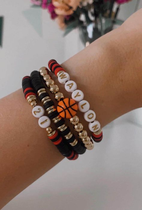 Flat Disc Bead Bracelet, Basketball Bracelet Diy, Best Friend Bead Bracelet Ideas, Clay Bead Bracelet Ideas Earth Tones, Basketball Bracelets Diy, Baseball Mom Bracelet Stack, Team Beaded Bracelets, Disc Bead Bracelet Ideas, Bracelet Stack Ideas