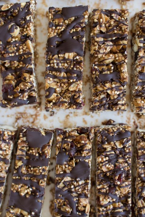 No Bake Popped Quinoa Granola Bars with Cashews, Peanut Butter and Chocolate - Lauren Caris Cooks Popped Quinoa, Quinoa Granola Bars, Peanut Butter Granola Bars, Pegan Diet, Bake Snacks, Quinoa Granola, Puffed Quinoa, Healthy Granola Bars, Vegan Protein Bars