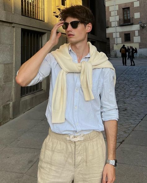 Moritz Hau, Atlas Corrigan, Old Money Men, Fall Travel Outfit, Money Men, Engagement Photo Outfits Fall, Casual Linen Pants, Old Money Outfit, Money Outfit