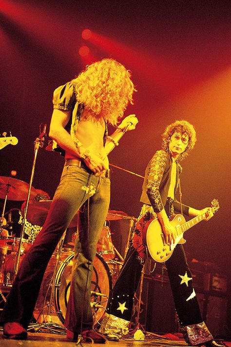 Led Zeppelin on stage 70s Musicians, Almost Famous Quotes, Zed Leppelin, Rock History, Robert Plant Led Zeppelin, Music Prints, Artist Film, Rock & Roll, Music Photographer