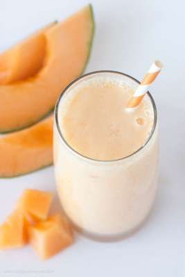 Peach Cantaloupe Smoothie by Design Eat Repeat Cantaloupe Calories, Cantaloupe Smoothie, Cantaloupe Recipes, Melon Smoothie, Nutribullet Recipes, Photo Food, Pineapple Smoothie, Milk Shakes, Single Serving