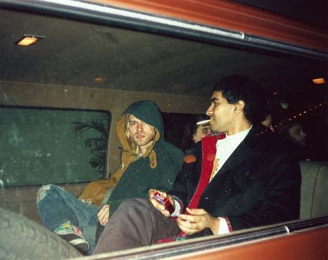 Kurt Cobain & Pat Smear in Philadelphia, PA, US. November 8th, 1993 Photo by Joann Ramses Pat Smear, Kurt And Courtney, Donald Cobain, Krist Novoselić, Nirvana Kurt Cobain, Nirvana Kurt, Grunge Band, Grunge Music, Snoop Dog