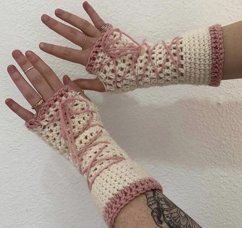 Crochet Arm Warmers, Crochet Hand Warmers, Crochet Wrist Warmers, Crochet Leg Warmers, Crochet Fairy, Gloves Pattern, Crochet Design Pattern, Crochet Mittens, Kawaii Crochet