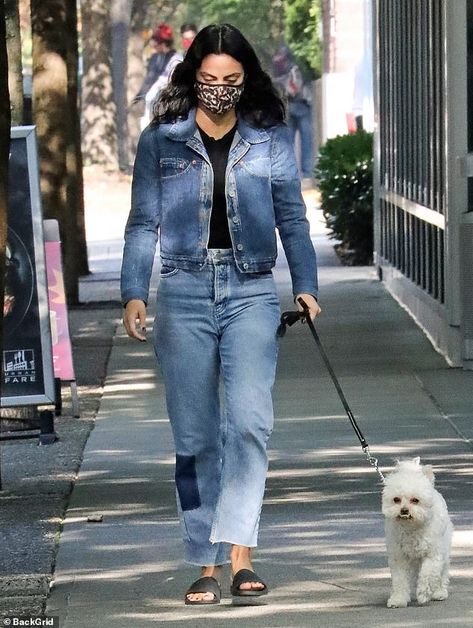 Camila Mendes Outfits, Camila Mendes Style, Riverdale Betty And Veronica, Double Denim Outfit, Cami Mendes, Cover Face, Flare Shirt, Camila Mendes, Madelaine Petsch