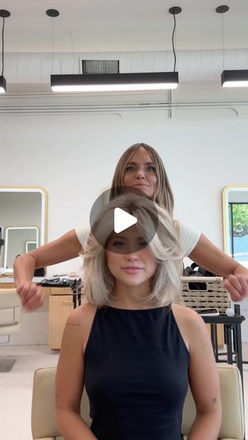 Chrissy Ellingson Rasmussen on Instagram: "Comment lifetime to get all our cuts, color, & extensions updates we do behind the chair at Habit! Comment lookbook for @gracienielson’s beachy blonde hair color formula! Habiteducation.com 🤗" Blonde Layered Lob, Blonde Mom Hair, Dimensional Blonde Short Hair, Savannah Chrisley Hair, Blonde Layers Medium, Short Layered Blonde Hair, Long Bob Blond, 2024 Blonde Hair Trends, Dirty Blonde Bob