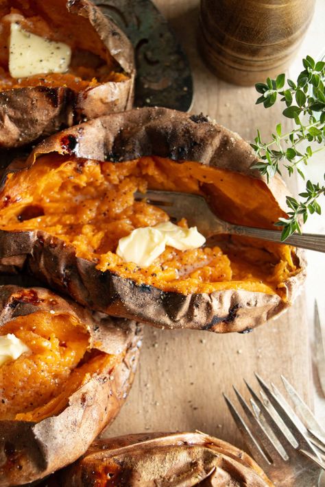 How to Cook Sweet Potatoes in Foil on the Grill Grilled Sweet Potatoes In Foil, Sweet Potato On The Grill, Sweet Potatoes On The Grill, Baked Potato Bar, Perfect Baked Potato, Grilled Sweet Potatoes, Loaded Sweet Potato, Frozen Dessert Recipe, Grilled Potatoes