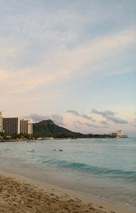 Oahu Hawaii Waikiki, Waikiki Beach Aesthetic, Waikiki Hawaii Aesthetic, Hawaii Lockscreen, Hawaii Pfp, Waikiki Aesthetic, Honolulu Hawaii Aesthetic, Oahu Hawaii Aesthetic, Lifeguard Aesthetic