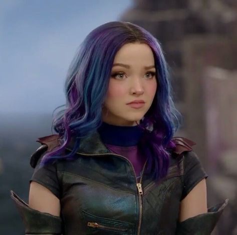 Descendants Icons, Dove Cameron Descendants, Descendants Pictures, Mal Descendants, Hair Gif, Mal And Evie, Dove Cameron Style, Disney Descendants 3, Alice Liddell