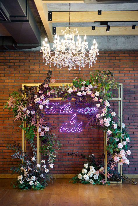 Reception Stage Decor, Wedding Reception Backdrop, Wedding Background Decoration, Wedding Entrance Decor, Backdrop Frame, Wedding Backdrop Design, Wedding Backdrop Decorations, Wedding Arch Flowers, Wedding Decor Style