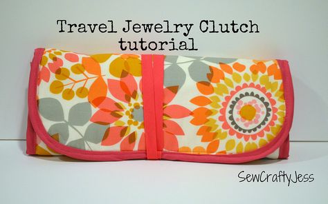 Zipper pocket Jewelry Clutch by sewcraftyjess, via Flickr Bunny Baby Quilt, Sewn Projects, Clutch Tutorial, Jewelry Roll Travel, Jewelry Roll, Jewelry Travel, Travel Jewelry Case, Bags Tutorial, Travel Storage