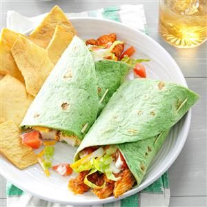 Buffalo Chicken Wraps Recipe -Blue cheese dressing and hot pepper sauce enhance these yummy tortilla wraps. Filled with chicken, cheese, lettuce and tomatoes, they're colorful, fun to eat...and tote-able, too! -Athena Russell Florence, South Carolina Buffalo Chicken Wrap Recipe, Bird Recipes, Cold Sandwich Recipes, Cheese Salad Dressing, Sandwich Wraps Recipes, Buffalo Chicken Wraps, Quick Lunch Recipes, Chicken Wrap Recipes, Cold Sandwiches