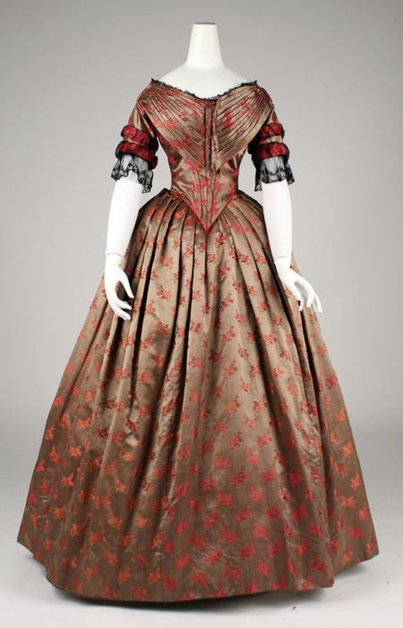 Evening dress, 1840’s 1840s Fashion, Historical Gowns, Antique Dresses, Silk Evening Dress, Mode Tips, 1800s Fashion, Historical Dress, Historic Fashion, 19th Century Fashion