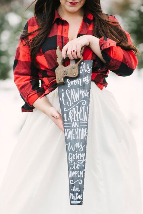 Christmas Tree Farm Wedding Inspiration with Tradition - photo by Alicia King Photography https://ruffledblog.com/christmas-tree-farm-wedding-inspiration-with-tradition Lumberjack Wedding, Christmas Tree Farm Wedding, Flannel Wedding, Tree Farm Wedding, Snowy Christmas Tree, Wedding Day Tips, King Photography, Winter Wedding Inspiration, Tree Farm