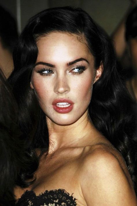 Megan Fox Makeup, Chasing Money, Megan Denise Fox, Black Brown Hair, Taurus Women, Thriller Novels, Ideal Beauty, Jennifer's Body, Nyc Aesthetic