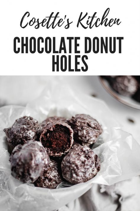 Chocolate Donut Holes, just like your favorite donut chain! Donut Hole Recipe Baked, Chocolate Donut Holes, Chocolate Espresso Cake, Chocolate Doughnuts, Powdered Donuts, Doughnut Holes, Chocolate Donut, Full Fat Yogurt, Filled Donuts