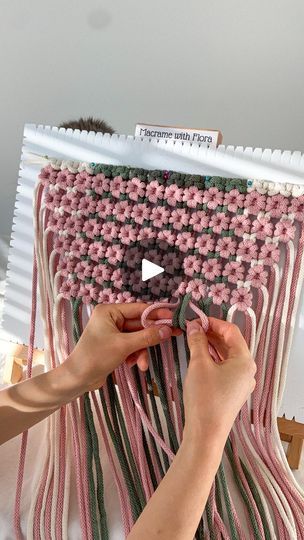 Diy Jeans Bag Tutorial, Pre Quilted Fabric, Diy Crochet Flowers, Pola Macrame, Macrame Mandala, Macrame Bags, Crochet Bedspread Pattern, Flower Wall Hanging, Knots Diy