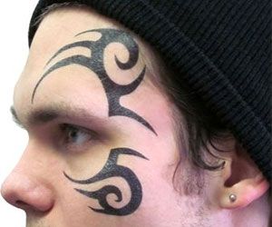 Pull a hilarious prank on your buddies who like to drink until they blackout with this tribal face temporary tattoo. Simply wet the paper, apply it to your unconscious victim, and enjoy the ensuing madness as they wake up the next day to find a tribal tattoo across their face. Hangover Movie, Hangover 2, Tato Maori, Army Tattoos, Food Bars, Maori Tattoo Designs, Facial Tattoos, Clown Faces, Different Tattoos