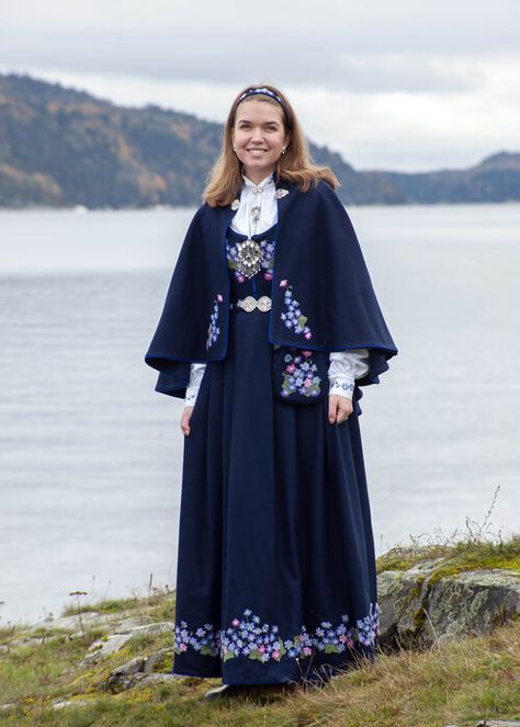 Materialpakker — Røykenbunaden Scandinavian Clothes, Costume National, Birthday Suit, Folk Dresses, Folk Fashion, Folk Costume, Prom Wedding, Ball Gowns Wedding, Traditional Outfits