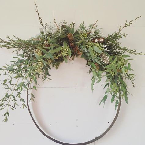 Wire wreath frame