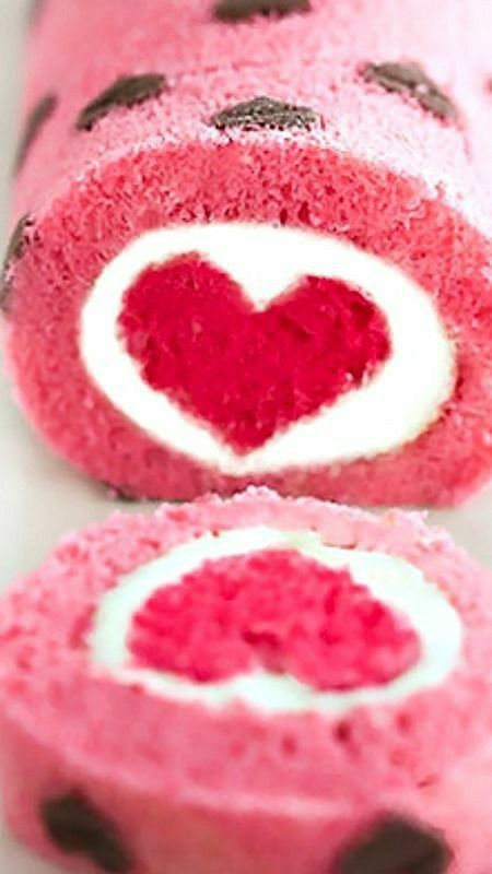 Mugcake Recipe, Valentines Day Recipes, Whipped Cream Cheese Frosting, Roll Cakes, Patterned Cake, Cake Rolls, Leftover Cake, Vegetarian Cake, Whipped Cream Cheese