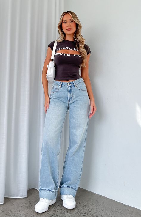 Mid Rise Jeans Outfit, Low Waisted Jeans Outfit, Distressed Denim Outfit, Light Wash Jeans Outfit, Wide Leg Jeans Outfits, Wash Jeans Outfit, Wide Leg Outfit, Low Rise Straight Leg Jeans, Straight Jeans Outfit