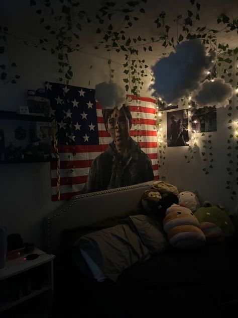 Tlou Inspired Room, The Last Of Us Bedroom, The Last Of Us Bedroom Ideas, Ellie Williams Room, The Last Of Us Room Ideas, The Last Of Us Room Decor, The Last Of Us Room, Tlou Room Decor, Joel’s House Tlou