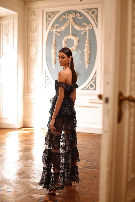 Long Dress Elegant Glamour, Old Money Holiday, Jessica Harrison, Black Glitter Dress, Wedding Gown Trends, Velvet Accessories, Alamour The Label, Wedding Trends 2024, Long Dress Elegant