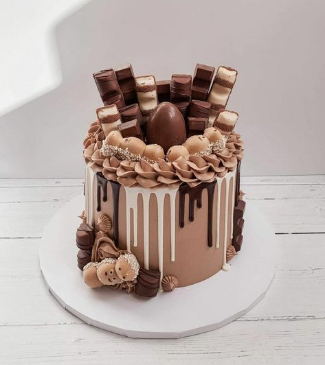 Chocolate Birthday Cake Decoration, Tårta Design, Candy Birthday Cakes, Chocolate Cake Designs, Chocolate Drip Cake, Elegant Birthday Cakes, Chocolate Cake Decoration, Birthday Cake Chocolate, Creative Birthday Cakes