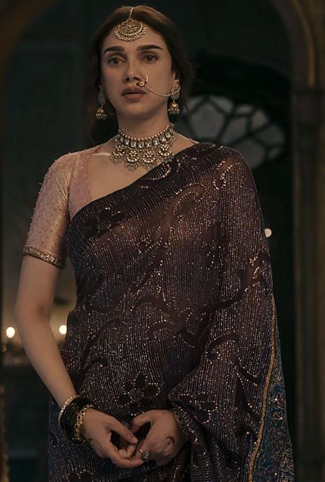 Negative Pattern, Basra Pearls, Vintage Indian Fashion, Rimple Harpreet, Aditi Rao Hydari, Aditi Rao, Indian Saree Blouse, Indian Saree Blouses Designs, Desi Fashion Casual