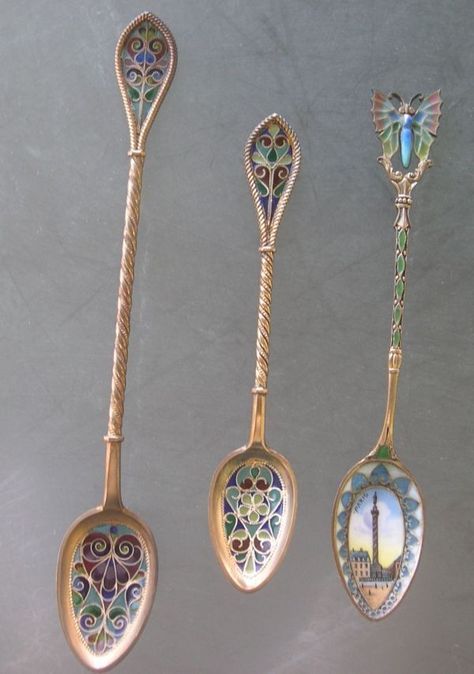 Cool Spoons, Spoon Aesthetic, Fancy Spoon, Spoon Design, Spoon Collection, Vintage Spoons, Enamel Jewelry, Kitchen Stuff, Fine China